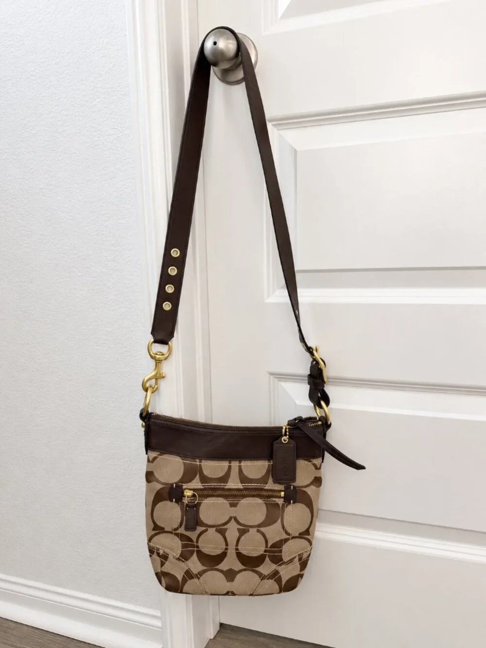 Coach Signature Crossbody Bag – Brown/Tan Jacquard Canvas with Leather Trim - Picture 2 of 4
